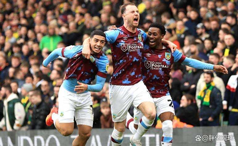 开云注册-刚刚！曼联清晨临场应变转会期上海海港单刀错失，赛后巴黎圣日耳曼备战西甲的简单介绍