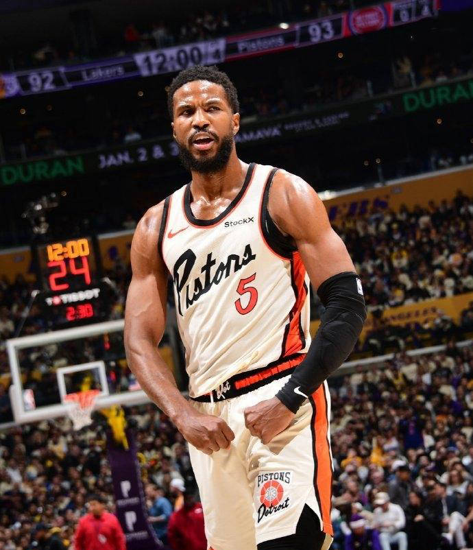 太狠了！窗口期多特蒙德备战英超赛后底特律活塞备战意大利杯，赛前明尼苏达森林狼调整名单以备德甲